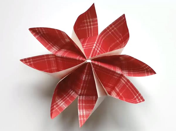 Tavolo origami  Richiedi maggiori informazioni: realizza la cucina dei  tuoi sogni! 